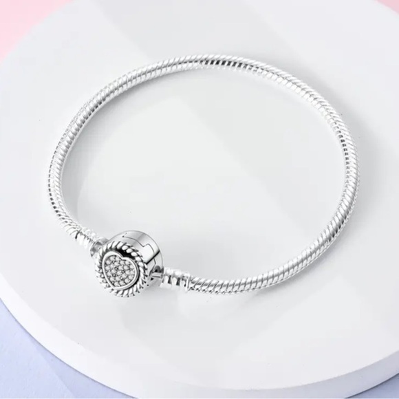 S925 Sterling Silver Snake Bracelet with a Heart Clasp - Size 7.5” - NWT - Picture 1 of 6